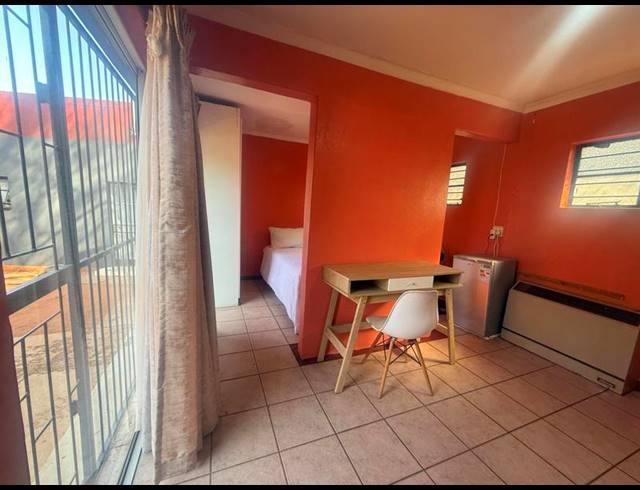 BUSINESS PROPERTY TO RENT IN COLBYN